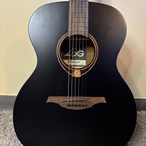 Guitare acoustique T70A Black Satin (BLS) en parfait état