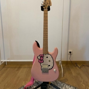 Guitare Hello Kitty Rose Squier Start By Fender