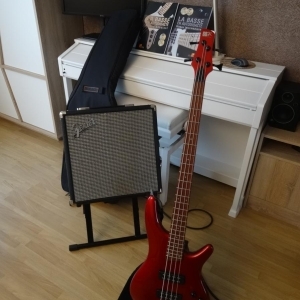 Ibanez / Fender - Pack guitare basse + méthodes