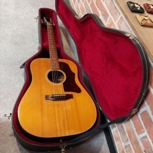 Guitare folk Gibson J40 1974-1975