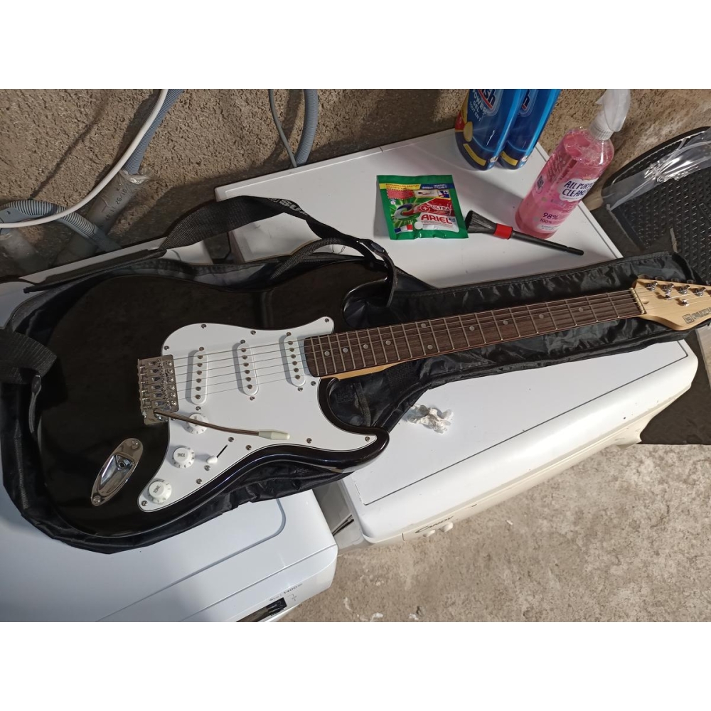 Guitare Suzuki + ampli FENDER