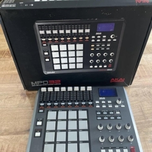 Akai MPD32