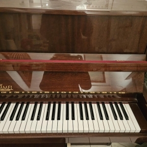 Schimmel piano droit