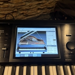 Korg Kronos 2 (88 touches lourdes)