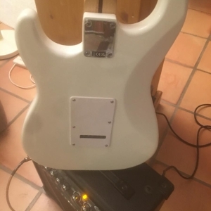 Squier / Line 6 Pack guitare éléctrqiue