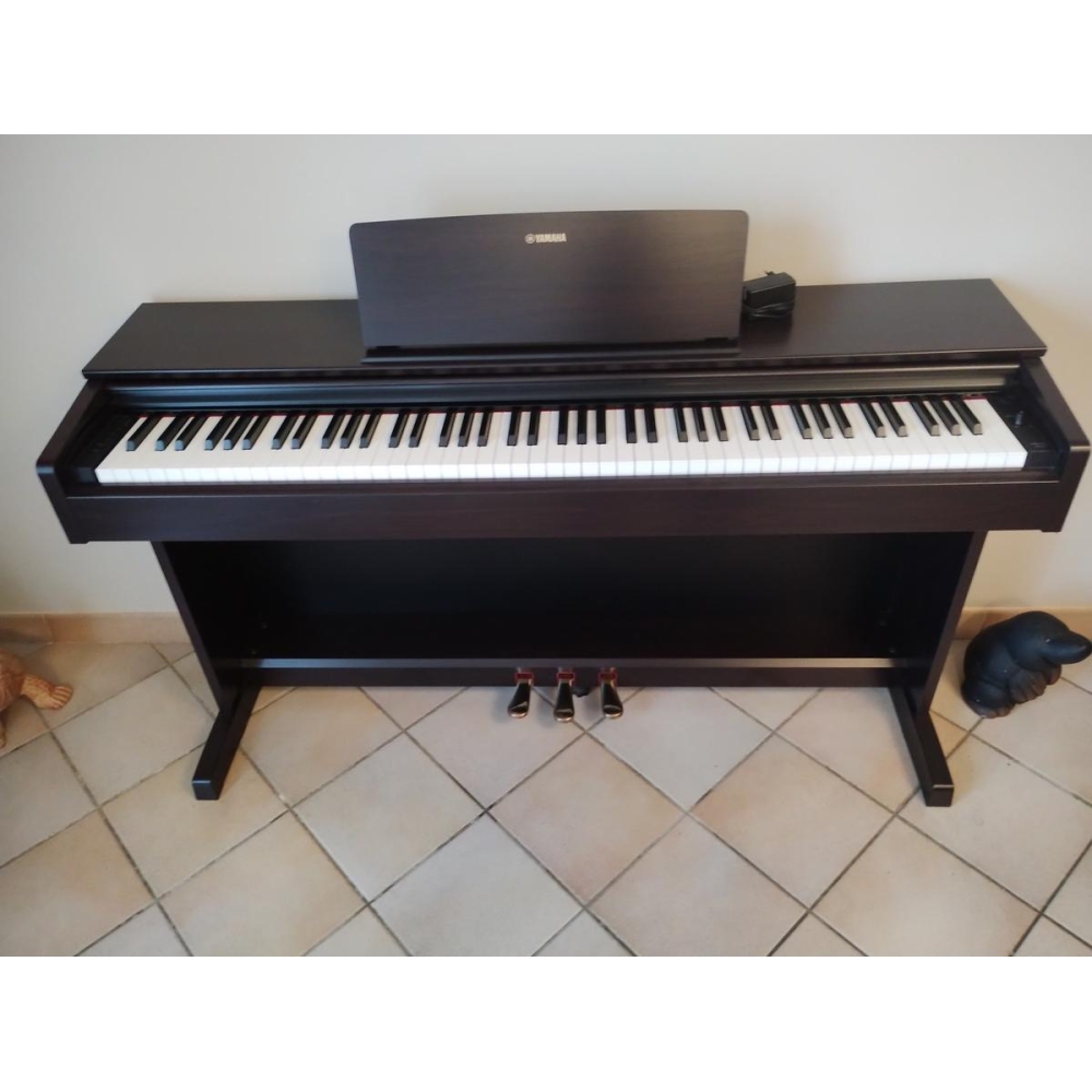 Yamaha YDP-143