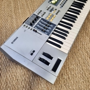 Yamaha Motif ES 6 Production Synthesizer