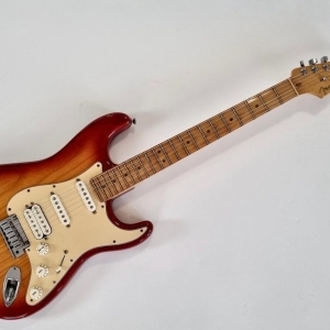 Fender American Standard Stratocaster HSS with Maple Fretboard 2004 Sienna Sunburst