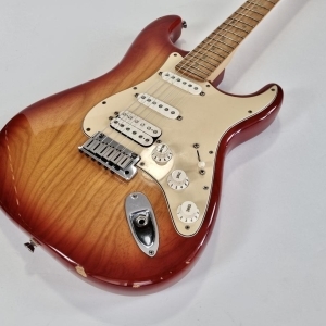 Fender American Standard Stratocaster HSS with Maple Fretboard 2004 Sienna Sunburst