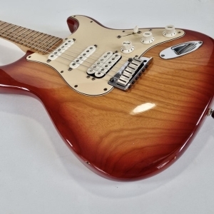 Fender American Standard Stratocaster HSS with Maple Fretboard 2004 Sienna Sunburst