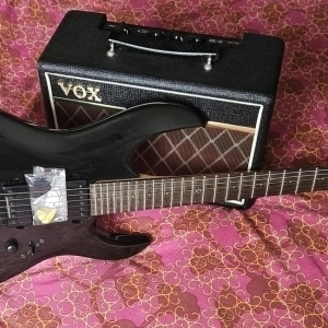 Guitare électrique Lâg + ampli Vox