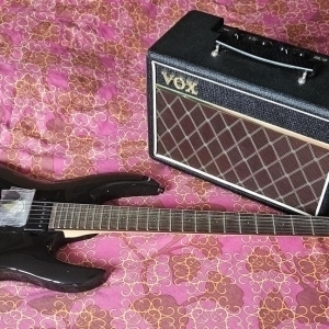 Guitare électrique Lâg + ampli Vox