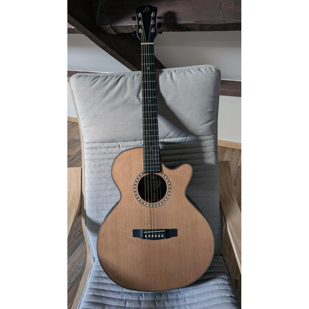 Dowina Danubius Gace guitare électro-acoustique