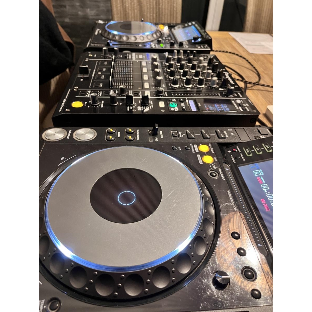 Pioneer 2 CDJ 2000 Nxs + 1 DJM900 Nxs