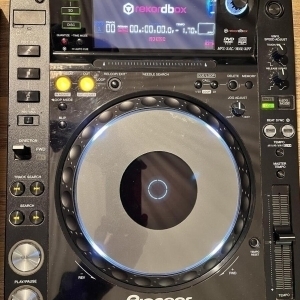 Pioneer 2 CDJ 2000 Nxs + 1 DJM900 Nxs