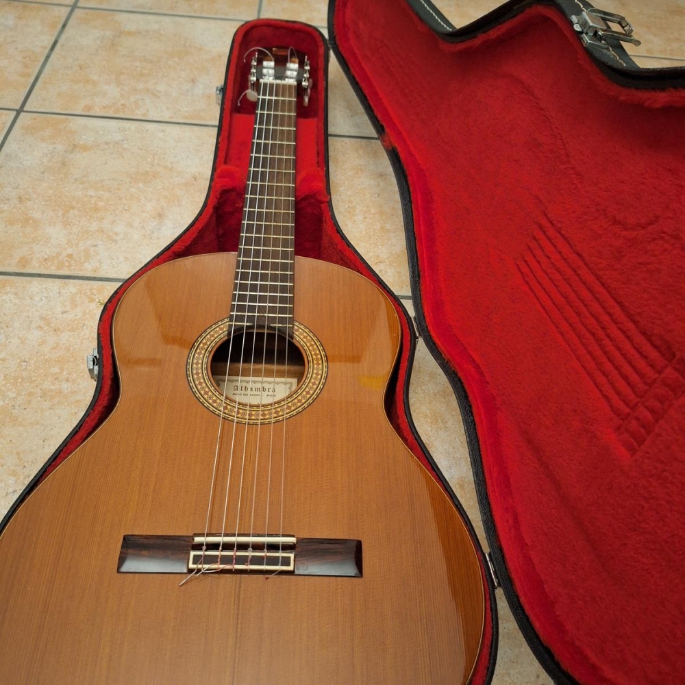 Guitare Alhambra 4C