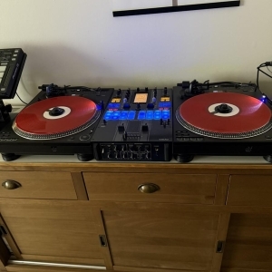 1 TABLE PIONEER DJM S11 LIMITED + 2 PLATINES PIONEER -PLX-CRSS12