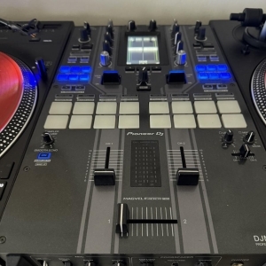 1 TABLE PIONEER DJM S11 LIMITED + 2 PLATINES PIONEER -PLX-CRSS12