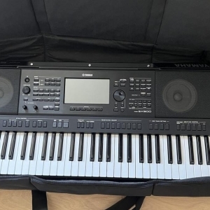 Yamaha PSR SX900 + Jamo A30Sub