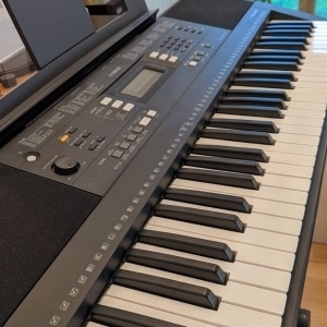 Yamaha PSR E343