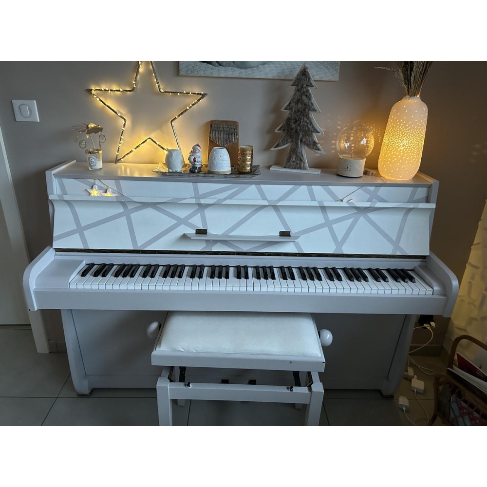 Pleyel piano acoustique d'étude blanc parme