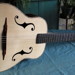 Guitare genre Di Mauro