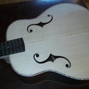 Guitare genre Di Mauro