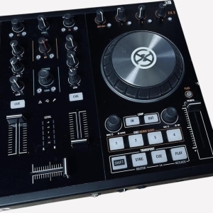 Native Instruments - Traktor Kontrol S2