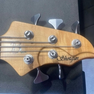 Moscato Custom Shotgun Basse 5 cordes