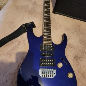 ibanez Guitare électrique avec son ampli Line6 Spider 15