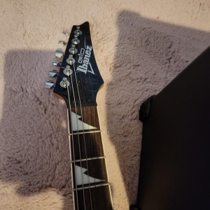 ibanez Guitare électrique avec son ampli Line6 Spider 15