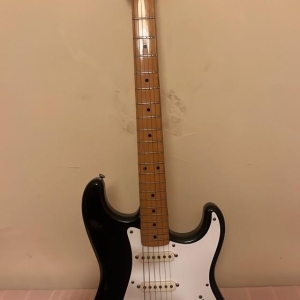 Guitare Squier stratocaster 1983