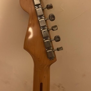 Guitare Squier stratocaster 1983