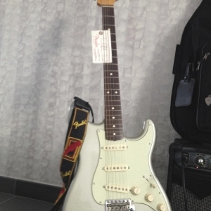 Fender Stratocaster pack complet + ampli Peavey