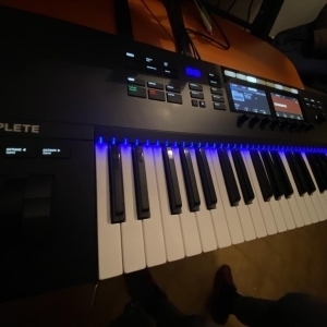 Komplete Kontrol S49 MK2