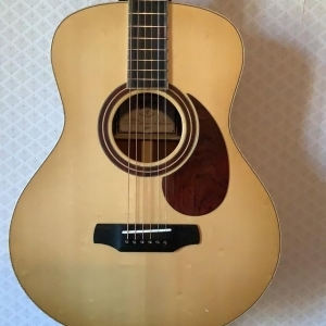 Guitare acoustique de Luthier