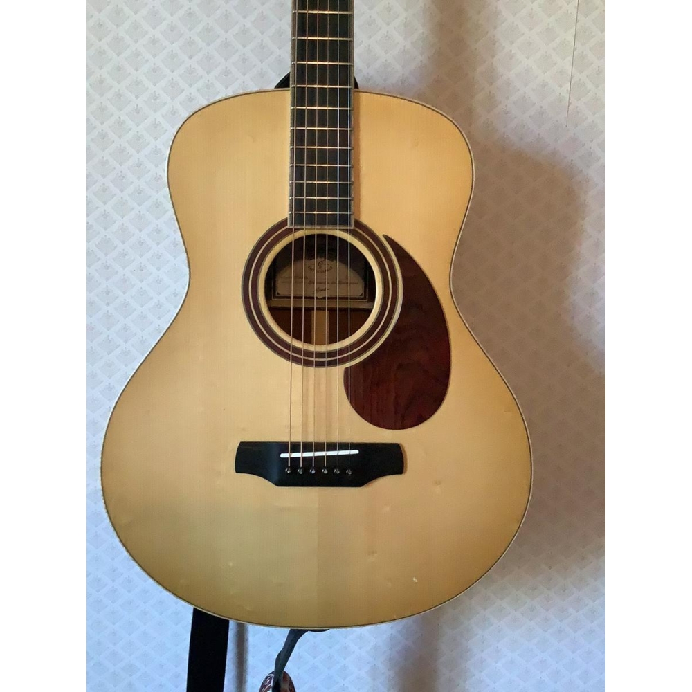 Guitare acoustique de Luthier