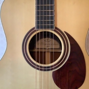 Guitare acoustique de Luthier