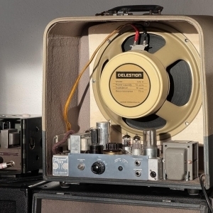 Bell & Howell Filmosound 202 Combo, modded by AMPTEK