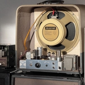 Bell & Howell Filmosound 202 Combo, modded by AMPTEK