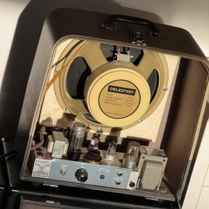 Bell & Howell Filmosound 202 Combo, modded by AMPTEK