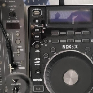 Table Pioneer DJM400 et 2 platines CD NUMARK NDX500