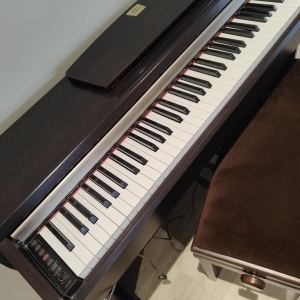 Yamaha Clavinova CLP-220