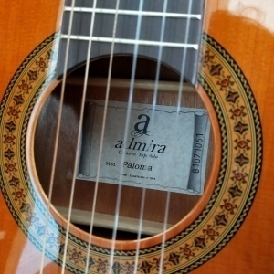 Admira Paloma - Guitare classique espagnole