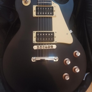 Harley Benton guitare électrique avec ampli et accessoires