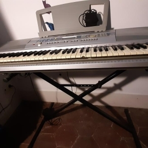 Yamaha DGX-200