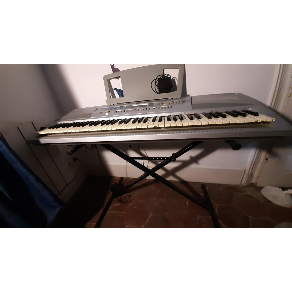 Yamaha DGX-200