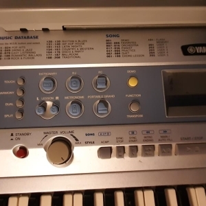 Yamaha DGX-200