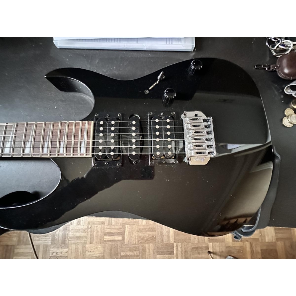 Ibanez GRG170DX + ampli  Fender G-DEC30 + accessoires