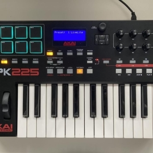 AKAI MPK225 (comme neuf)